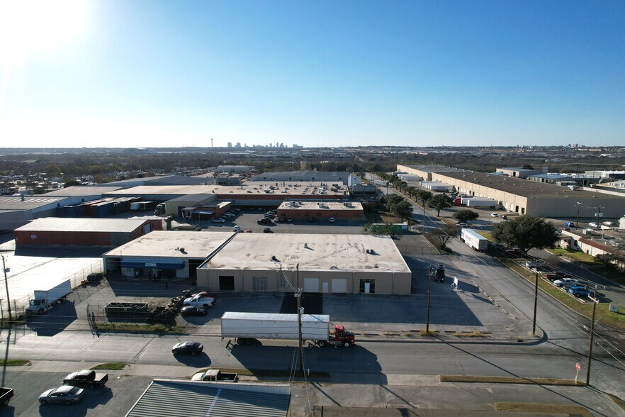 More Photos Of 4254-4258 Director Dr, San Antonio Warehouse For Sale