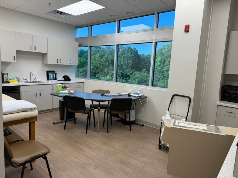 More Photos Of 1650 Skylyn Dr, Spartanburg Medical For Lease
