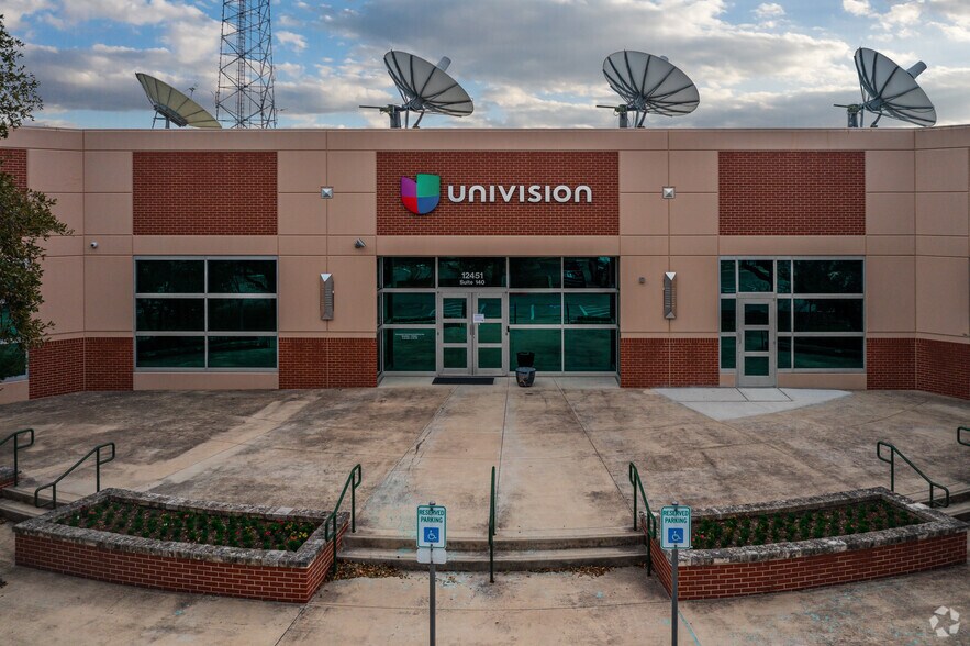 More Photos Of 12451 Network Blvd, San Antonio Office For Lease