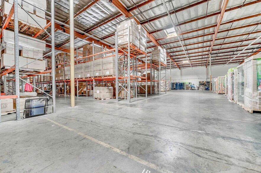 More Photos Of 17523 S Susana Rd, Rancho Dominguez Light Distribution For Lease
