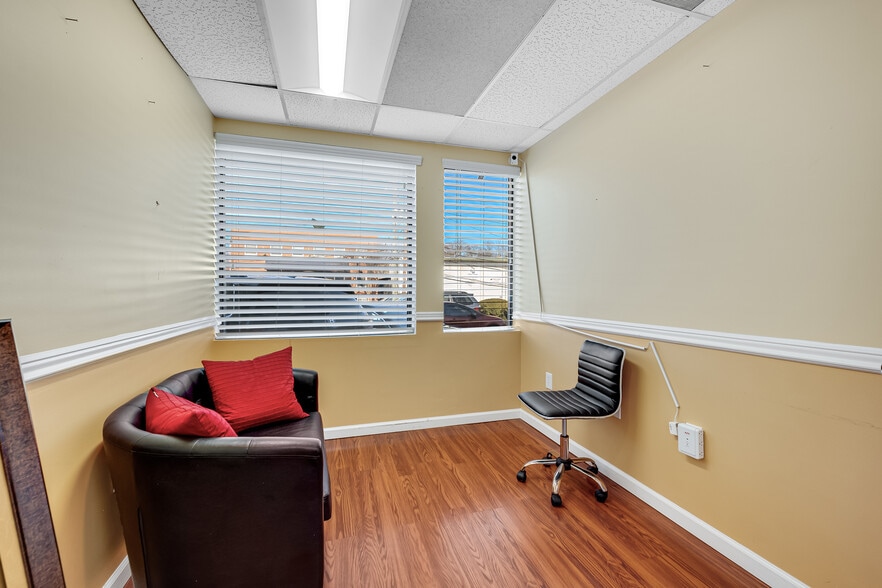 More Photos Of 101 Chestnut St, Gaithersburg Medical For Sale