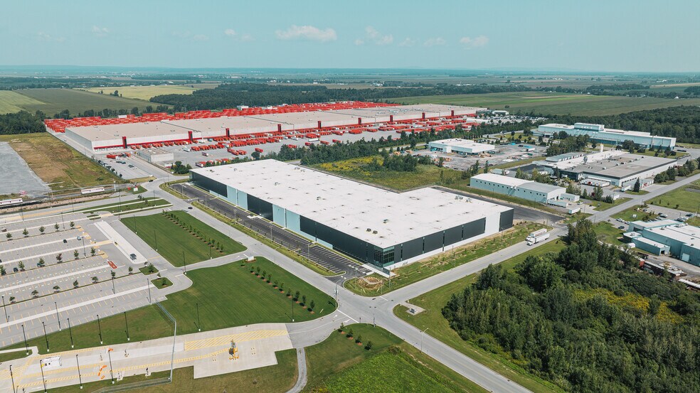 More Photos Of 25 Rue Léon-Malouin, Coteau-du-lac Distribution For Lease