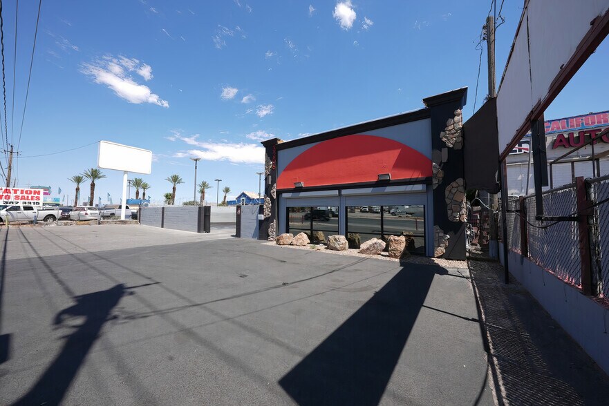 Primary Photo Of 3206 N Las Vegas Blvd, Las Vegas Auto Dealership For Sale