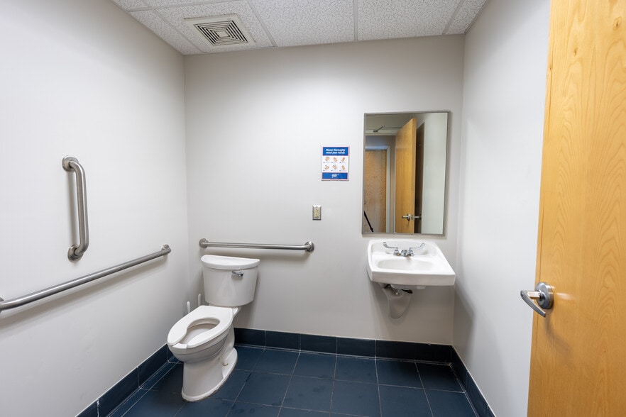 More Photos Of 3921 Western Blvd, Raleigh Auto Repair For Sale