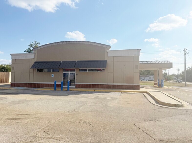 More Photos Of 1405 E Main St, Cushing Drugstore For Lease