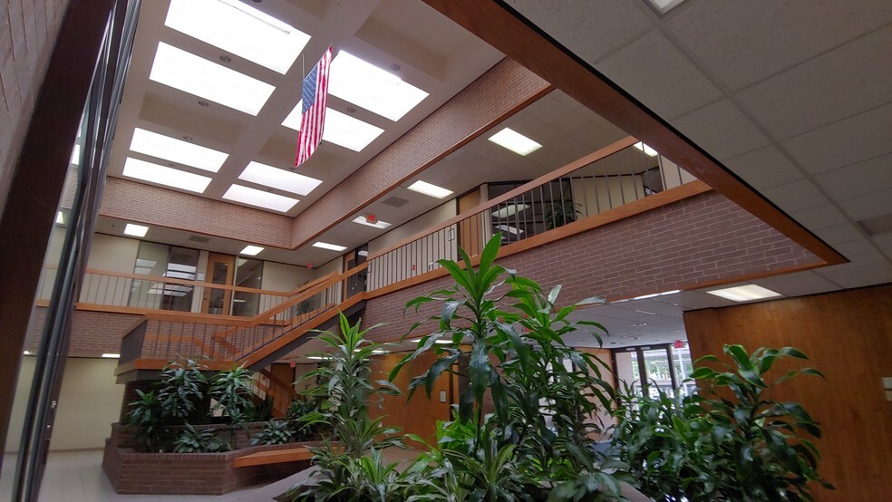 More Photos Of 2470 Gray Falls Dr, Houston Office For Lease