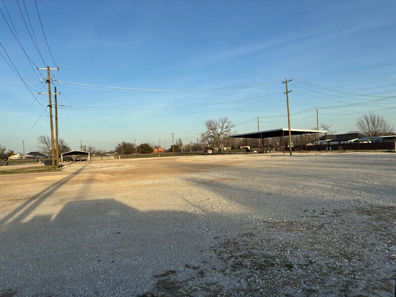 More Photos Of 200 S Wall St, Itasca Land For Lease