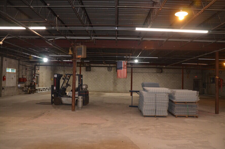 More Photos Of 726 S Broadway, Aurora Warehouse For Sale