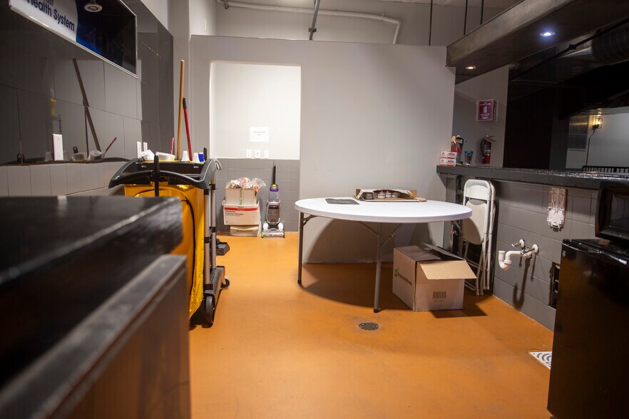 More Photos Of 25000 US 59 Rd, El Campo Flex For Sale