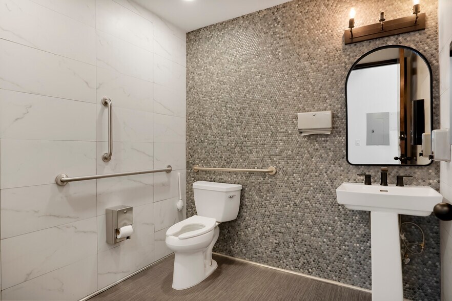 More Photos Of 1401 S Broadway, Denver Storefront Retail Office For Sale