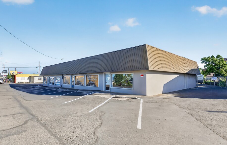 More Photos Of 2714 N Pacific Hwy, Medford Storefront Retail Office For Sale