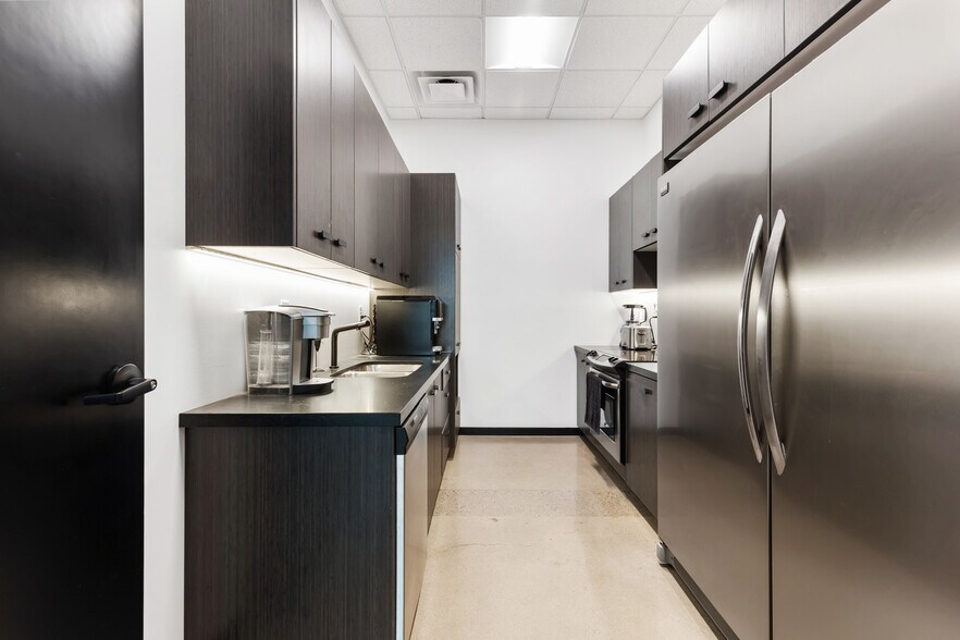 More Photos Of 1278-1296 Sandhill Rd, Orem Office For Sale