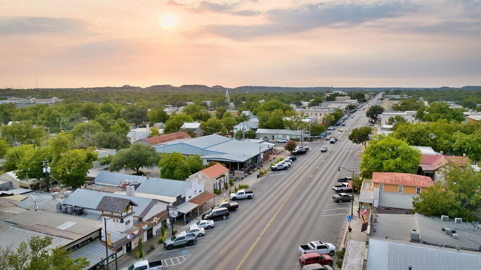 More Photos Of 307 S Washington St, Fredericksburg General Retail For Sale