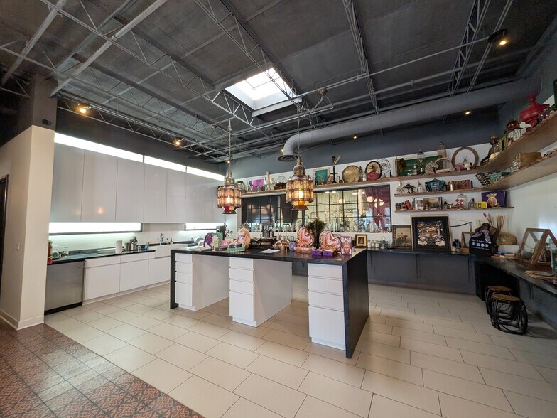 More Photos Of 2900-2950 N Oakley Ave, Chicago Manufacturing For Lease