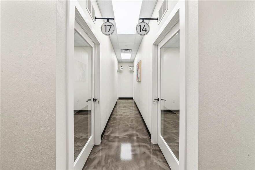 More Photos Of 566 Barton Blvd, Rockledge General Retail For Lease