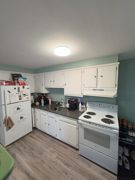 More Photos Of 17 Mechanic St, Westbrook Apartments For Sale