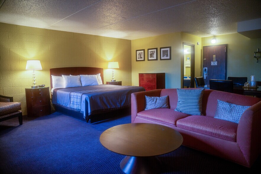 More Photos Of 502 S Division Ave, Cavalier Hotel For Sale