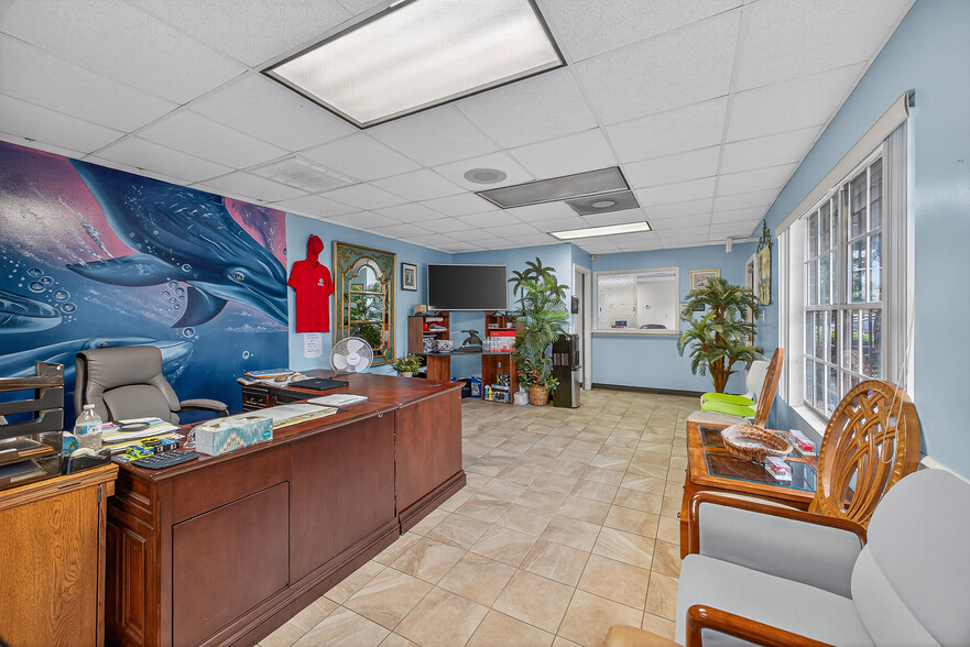 More Photos Of 1500 N Pace Blvd, Pensacola Freestanding For Sale