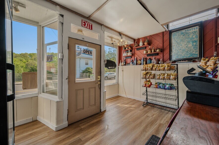 More Photos Of 233 Poquonnock Rd, Groton Restaurant For Sale