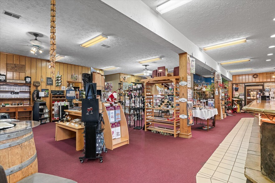 More Photos Of 78 Chestnut Hill Rd, Crossville Freestanding For Sale