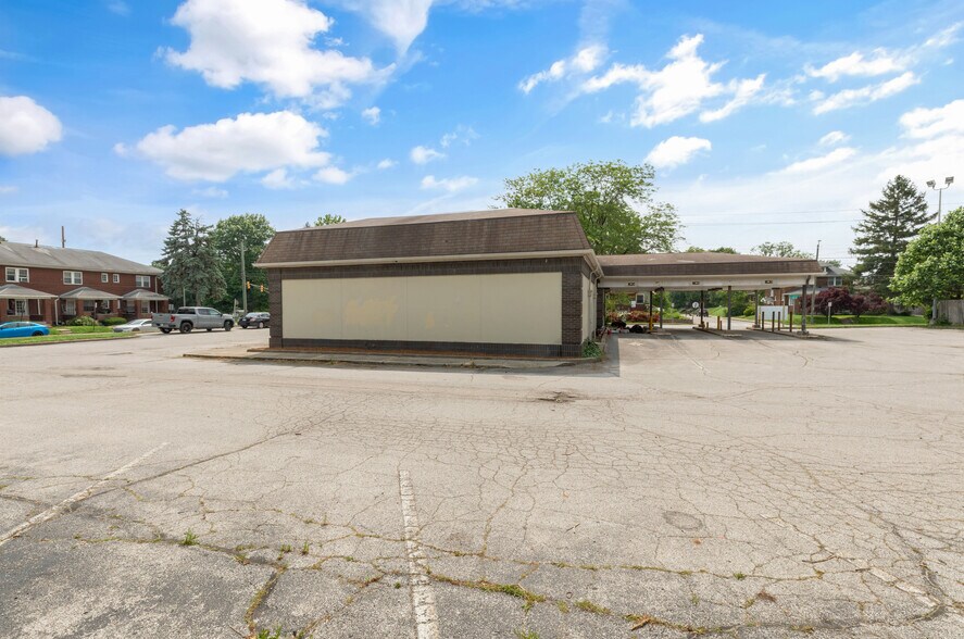 More Photos Of 2359 S Shelby St, Indianapolis Bank For Lease