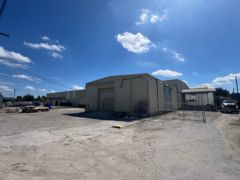 More Photos Of 5705 E Hanna Ave, Tampa Warehouse For Lease
