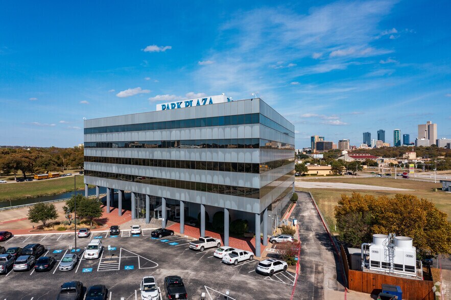 More Photos Of 2501 Parkview Dr, Fort Worth Office For Lease