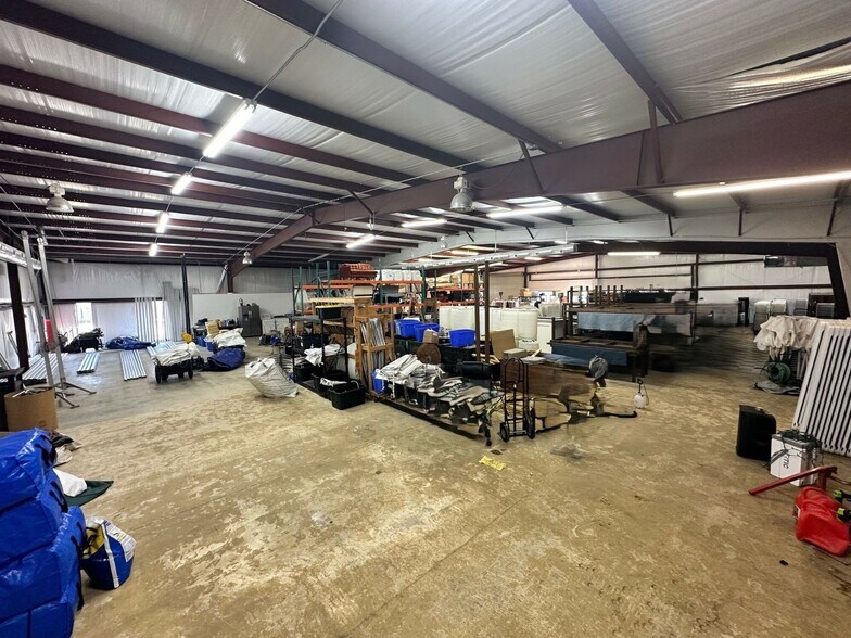 More Photos Of 1713-1715 Newnan Rd, Griffin Warehouse For Sale