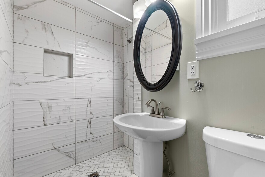 More Photos Of 1955 Bonsallo Ave, Los Angeles Apartments For Sale