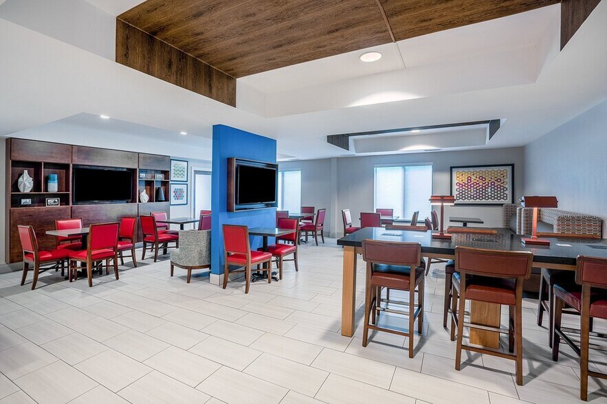 More Photos Of 310 Orchard Hill Dr, Tell City Hotel For Sale