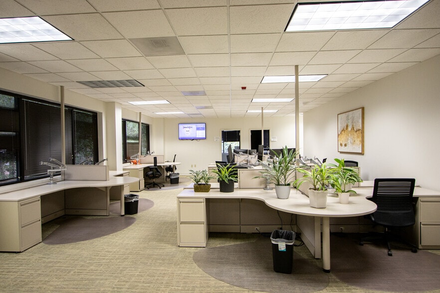 More Photos Of 3800 Fernandina Rd, Columbia Office For Sale