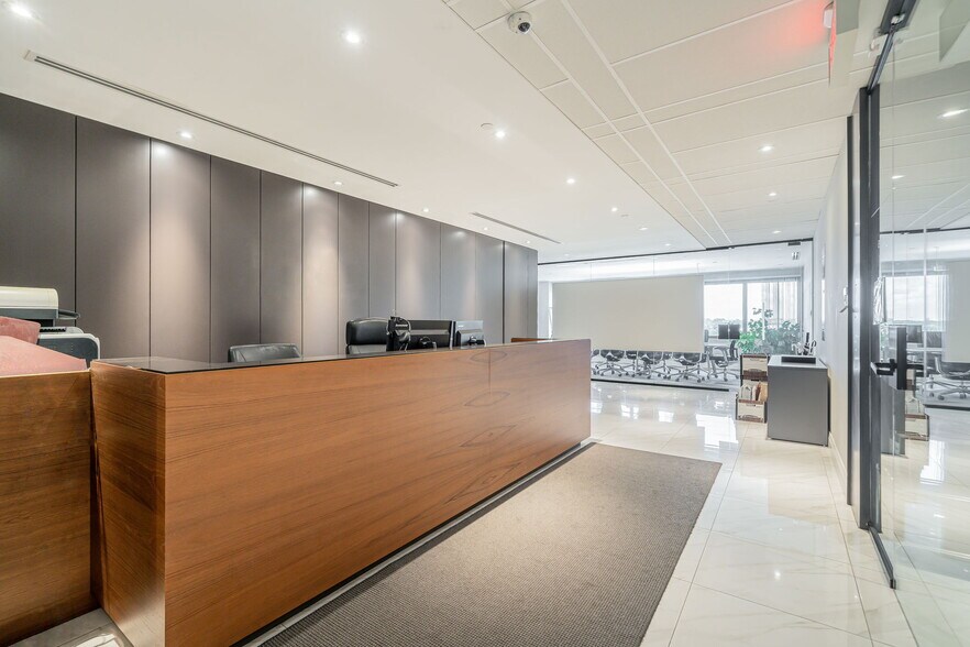 More Photos Of 1100 Boul Crémazie E, Montréal Office For Lease