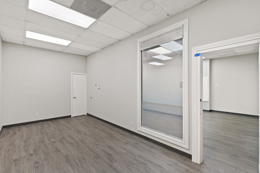 More Photos Of 3109 Garden Brook Dr, Farmers Branch Warehouse For Sale