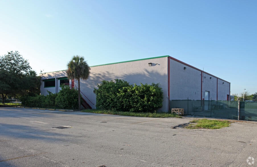 More Photos Of 2095 N Andrews Ave, Pompano Beach Light Manufacturing For Lease