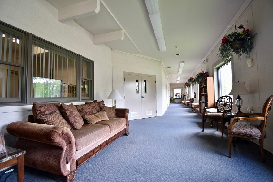 More Photos Of 21900 Middlebelt Rd, Farmington Hills Religious Facility For Sale