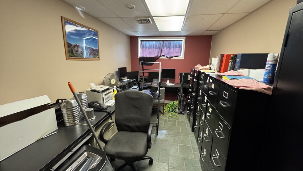 More Photos Of 231 Moorestown Dr, Bath Manufacturing For Sale