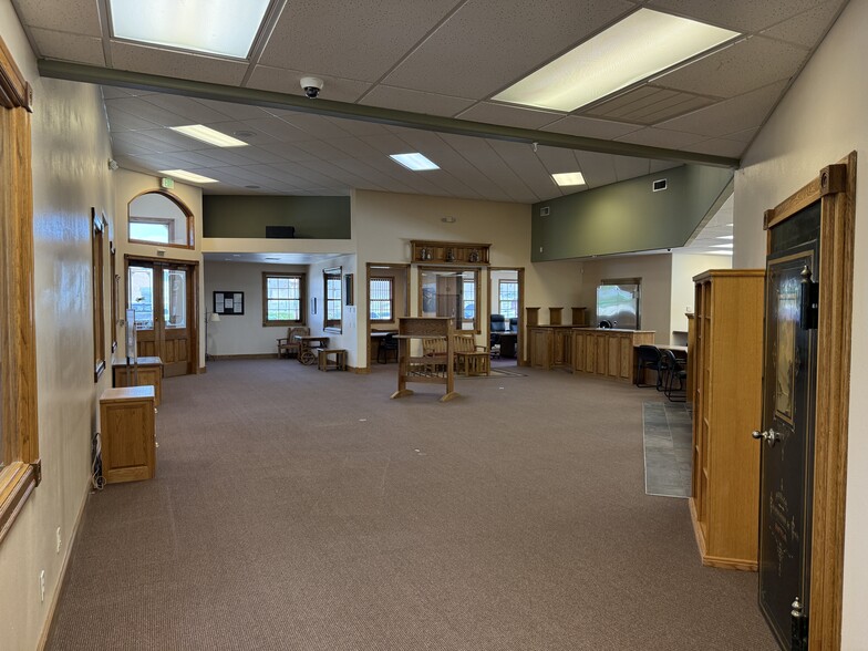 More Photos Of 500 U.S. 50 Business Loop, Olathe General Retail For Sale