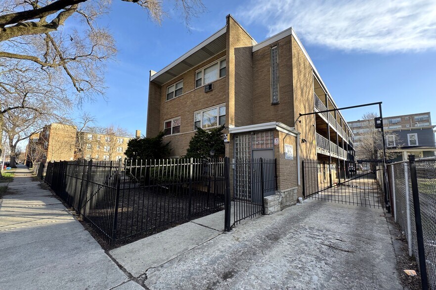 More Photos Of 7635 S Coles Ave, Chicago Apartments For Sale