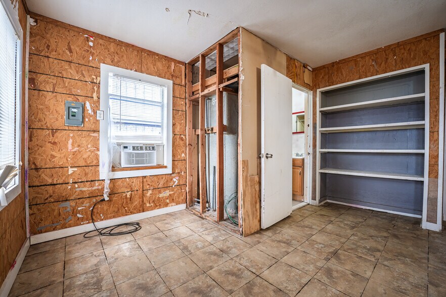 More Photos Of 7050 US Highway 87, San Antonio Freestanding For Sale