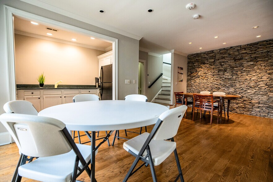 More Photos Of 5920 Odell St, Cumming Office For Sale