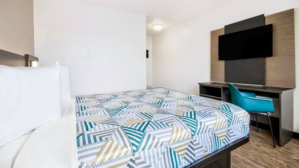 More Photos Of 3007 Cerrillos Rd, Santa Fe Hotel For Sale