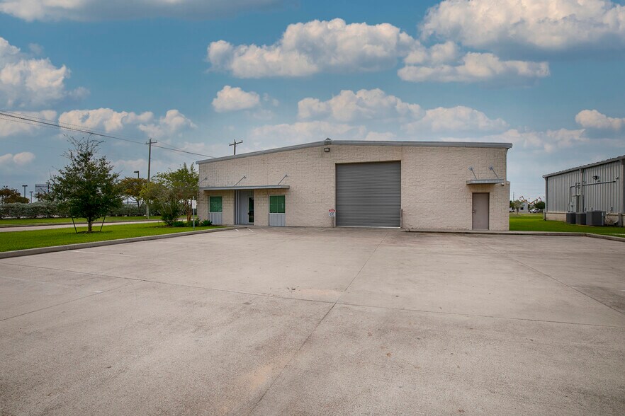 More Photos Of 1201 Butler Rd, League City Warehouse For Sale