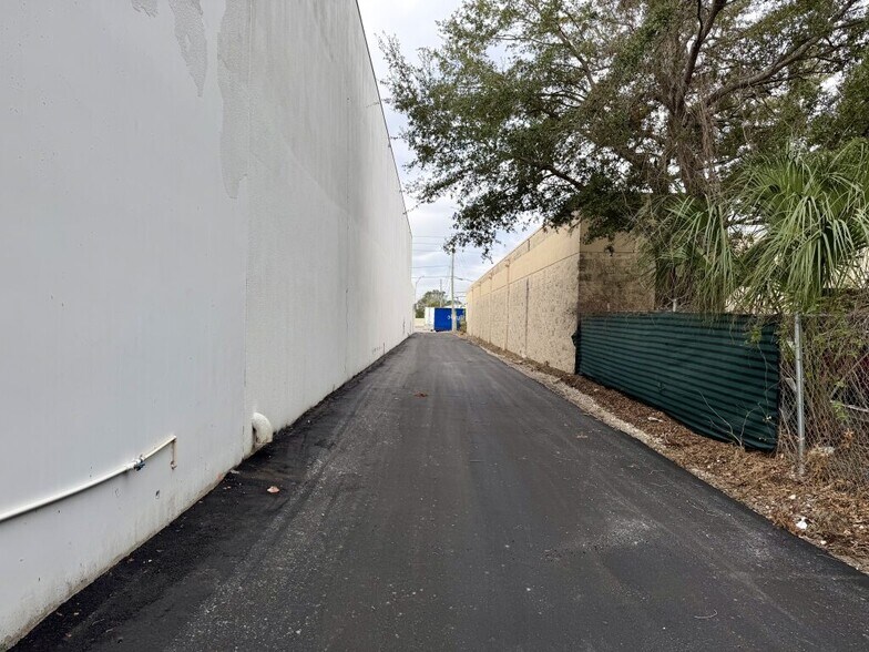 More Photos Of 13755 U.S. Highway 19 N, Clearwater Warehouse For Lease