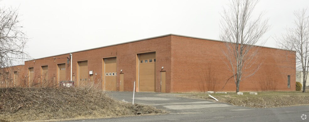 More Photos Of 1400 Rue de Coulomb, Boucherville Warehouse For Lease