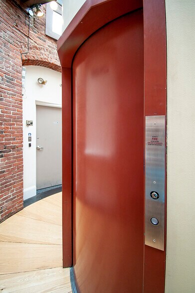 More Photos Of 2 Park Plz, Boston Office For Lease