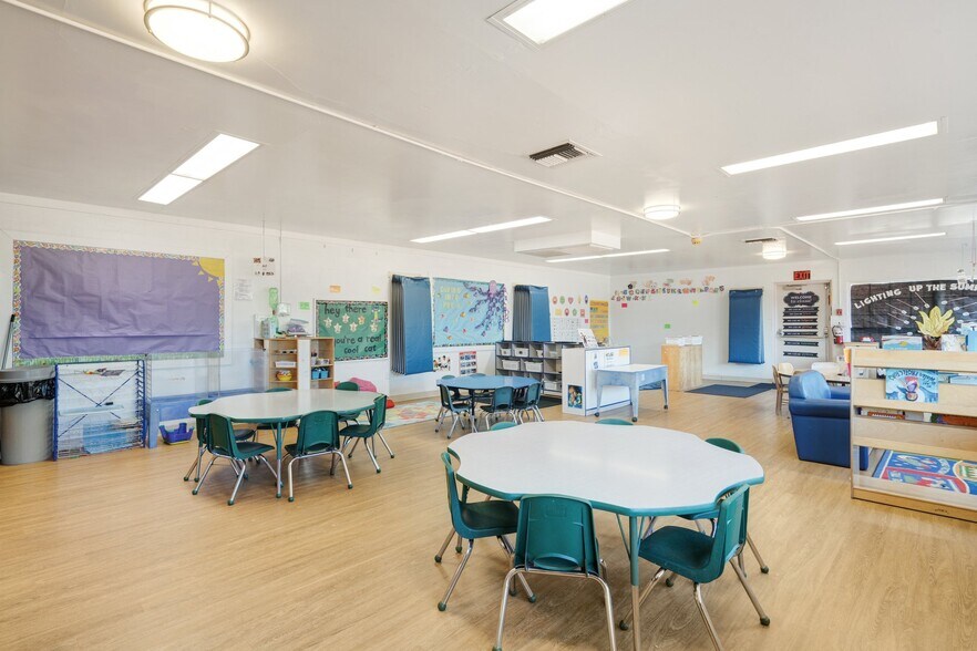 More Photos Of 814 Comstock St, Richland Daycare Center For Sale