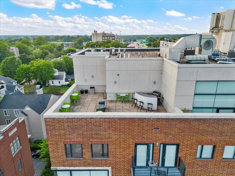 More Photos Of 715 N Church St, Charlotte Office For Lease