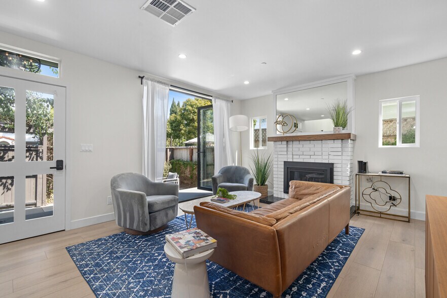 More Photos Of 705 6th Ave, Venice Apartments For Sale