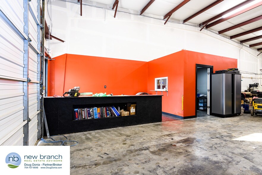 More Photos Of 5630-5638 Harrisburg Industrial Par Dr, Harrisburg Warehouse For Lease