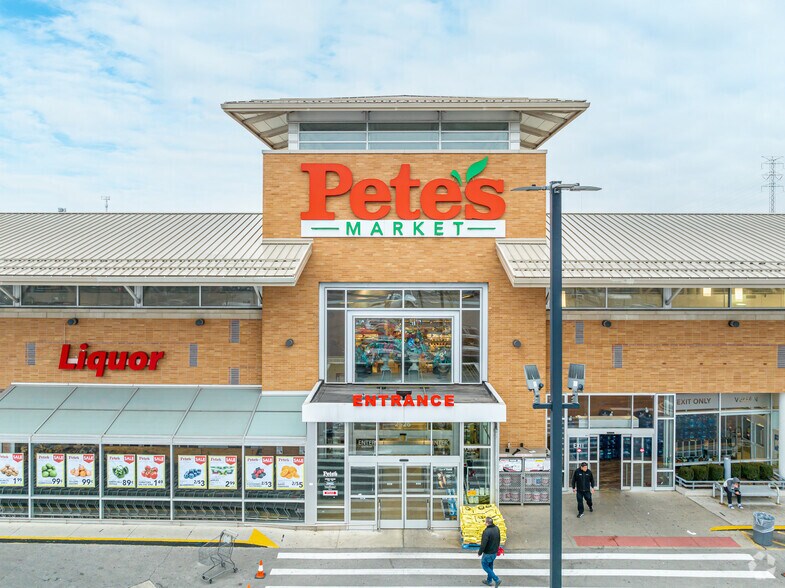 More Photos Of 2504-2548 W Cermak Rd, Chicago Supermarket For Lease